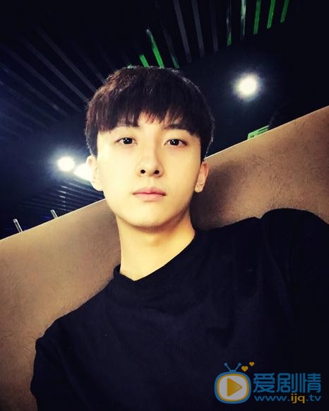 牛骏峰生活照 牛骏峰高清写真_牛骏峰高清剧照