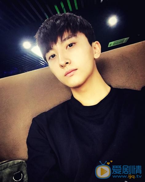 牛骏峰生活照 牛骏峰高清写真_牛骏峰高清剧照