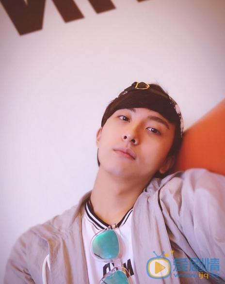 牛骏峰生活照 牛骏峰高清写真_牛骏峰高清剧照