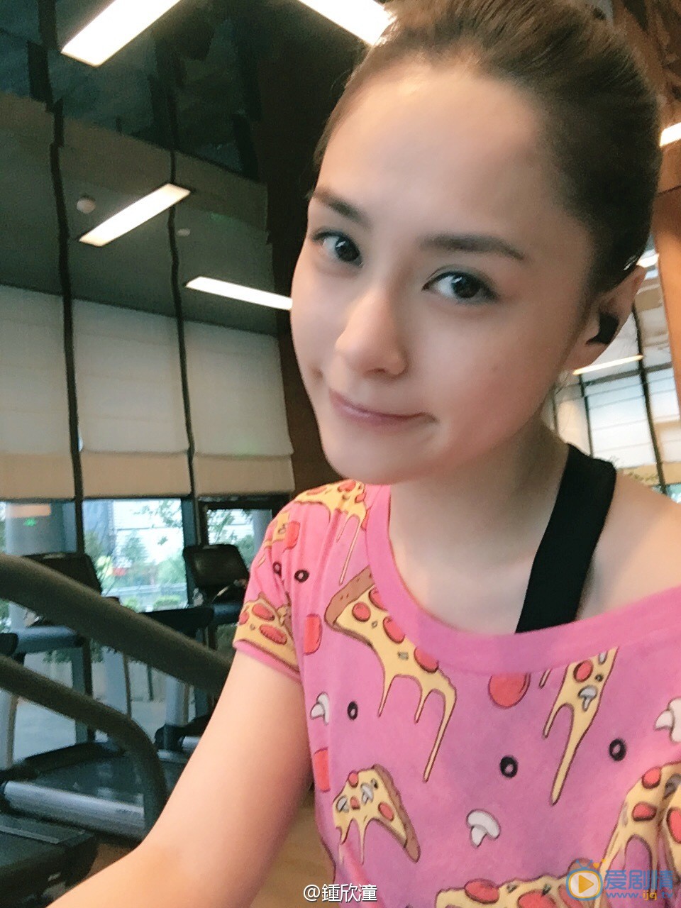 钟欣潼自拍卖萌照 钟欣潼高清写真_钟欣潼高清剧照