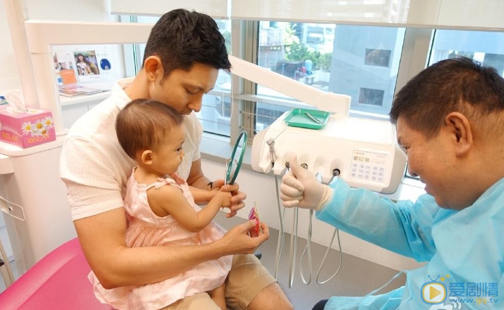 立威廉奶爸亲子照 立威廉高清写真_立威廉高清剧照
