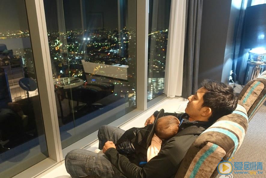 立威廉奶爸亲子照 立威廉高清写真_立威廉高清剧照