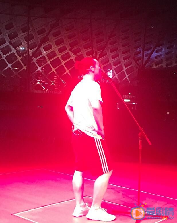 陈奕迅演唱会照 陈奕迅高清写真_陈奕迅高清剧照