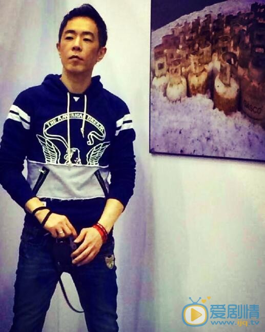 黄贯中玩吉他照 黄贯中高清写真_黄贯中高清剧照