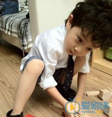华少华少与老婆儿子合照 全家福 华少高清写真_华少高清剧照