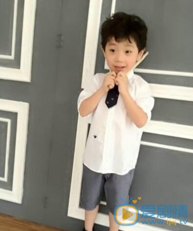 华少华少与老婆儿子合照 全家福 华少高清写真_华少高清剧照