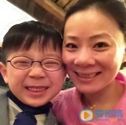 华少华少与老婆儿子合照 全家福 华少高清写真_华少高清剧照
