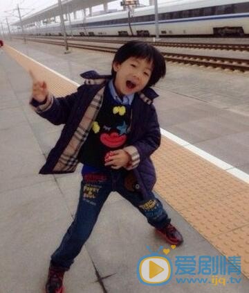 华少华少与老婆儿子合照 全家福 华少高清写真_华少高清剧照