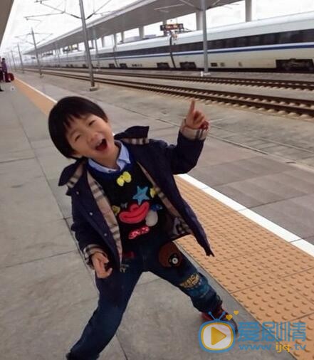 华少华少与老婆儿子合照 全家福 华少高清写真_华少高清剧照