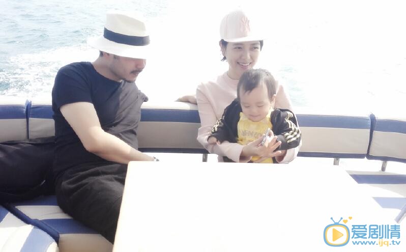 杨乐乐杨乐乐汪涵一家三口照 杨乐乐高清写真_杨乐乐高清剧照