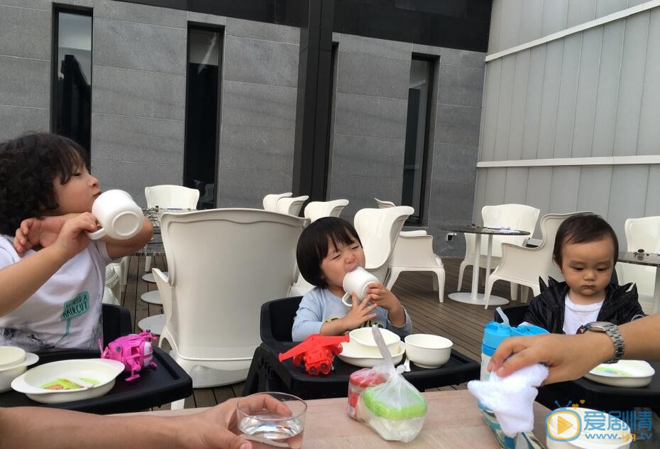 杨乐乐杨乐乐汪涵一家三口照 杨乐乐高清写真_杨乐乐高清剧照