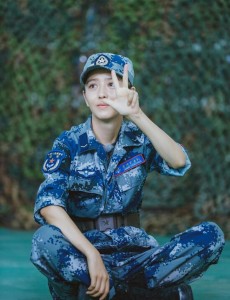 真正男子汉女兵杨幂、佟丽娅、张蓝心、沈梦辰素颜公开了吗？杨幂佟丽娅素颜谁最美？