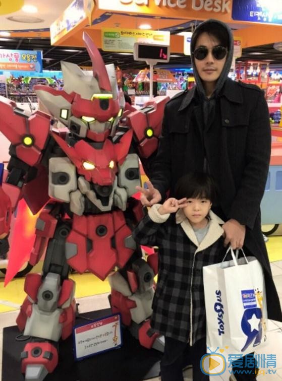 权相佑家人照 权相佑高清写真_权相佑高清剧照
