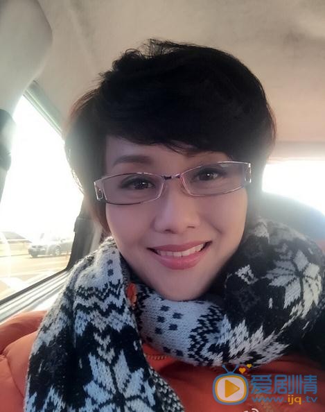 李颖街拍 李颖高清写真_李颖高清剧照