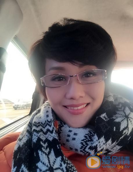 李颖街拍 李颖高清写真_李颖高清剧照