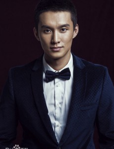 政委中余庚扬的扮演者是谁？余庚扬扮演者王冠个人资料简介