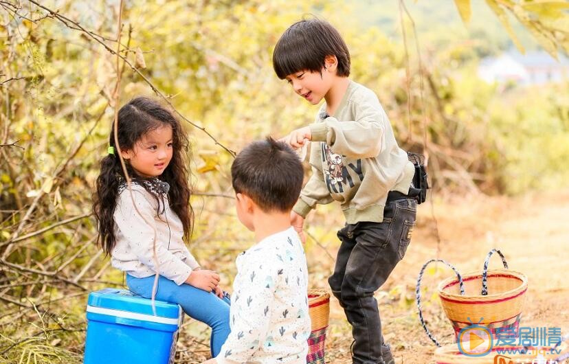 李亦航李亦航与萌娃合照 李亦航高清写真_李亦航高清剧照