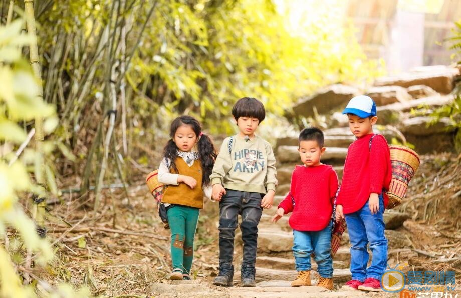 李亦航李亦航与萌娃合照 李亦航高清写真_李亦航高清剧照