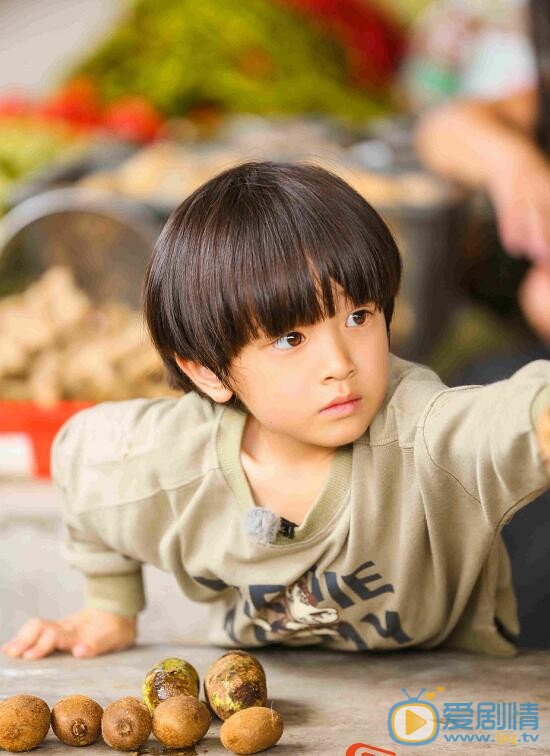 李亦航李亦航与萌娃合照 李亦航高清写真_李亦航高清剧照