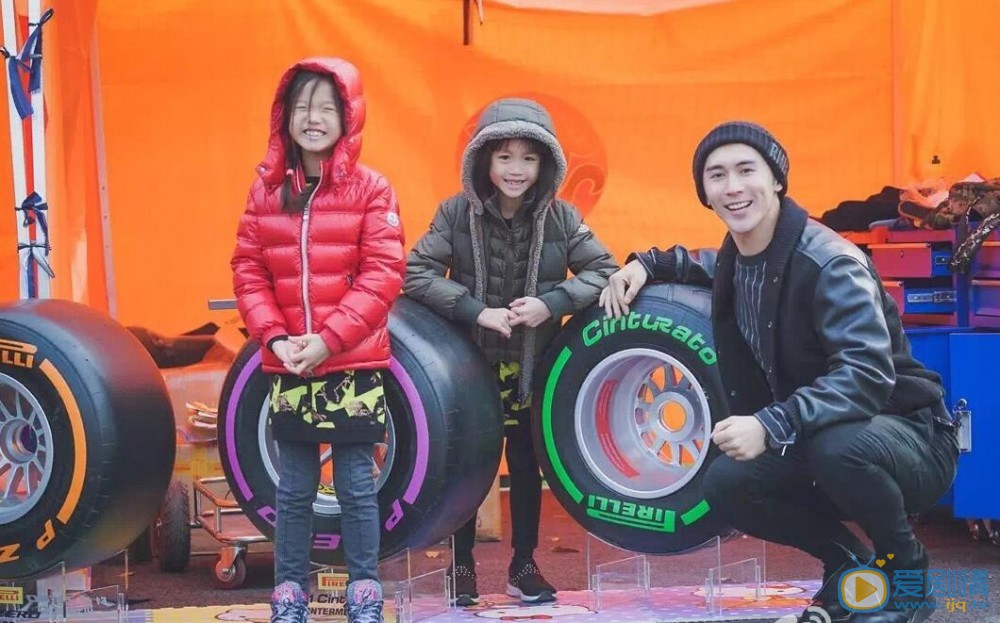 严稚棱全家福 严稚棱高清写真_严稚棱高清剧照
