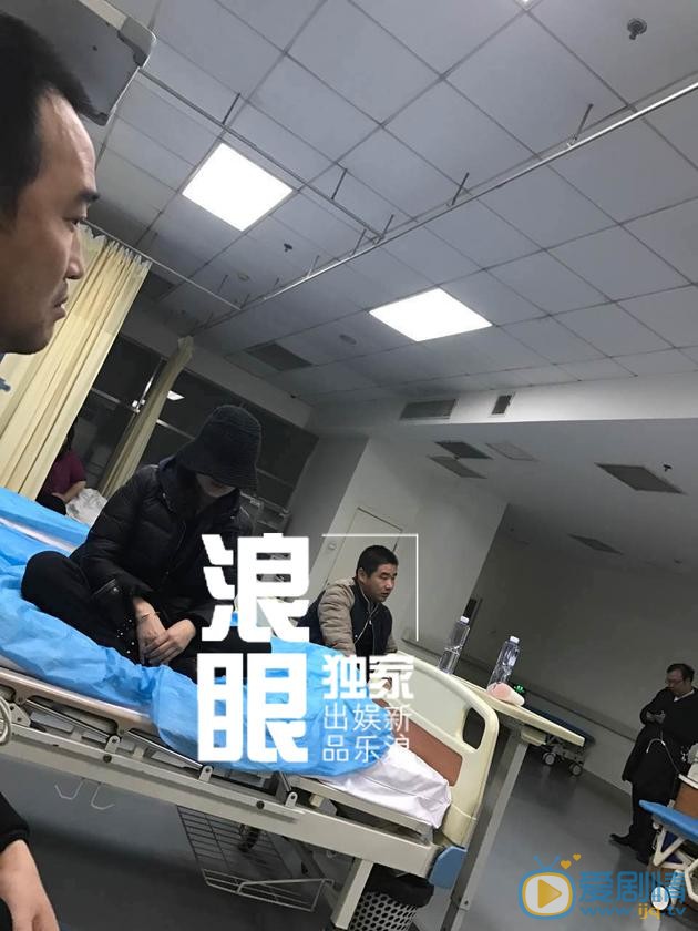 樊馨蔓控诉张纪中，称其用花盆砸门闯入家中打人