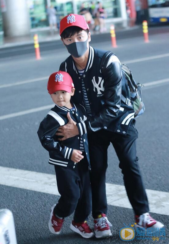 田宸宇小亮仔和田亮合照 田宸宇高清写真_田宸宇高清剧照
