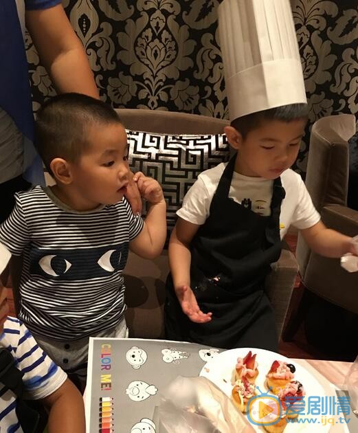 安吉安吉小鱼儿合照 安吉高清写真_安吉高清剧照
