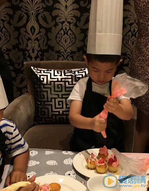 安吉安吉小鱼儿合照 安吉高清写真_安吉高清剧照
