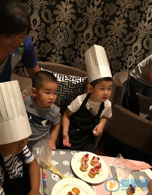 安吉安吉小鱼儿合照 安吉高清写真_安吉高清剧照