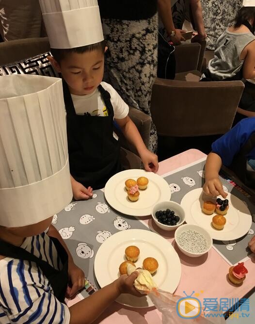 安吉安吉小鱼儿合照 安吉高清写真_安吉高清剧照