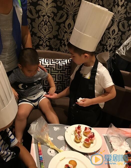 安吉安吉小鱼儿合照 安吉高清写真_安吉高清剧照