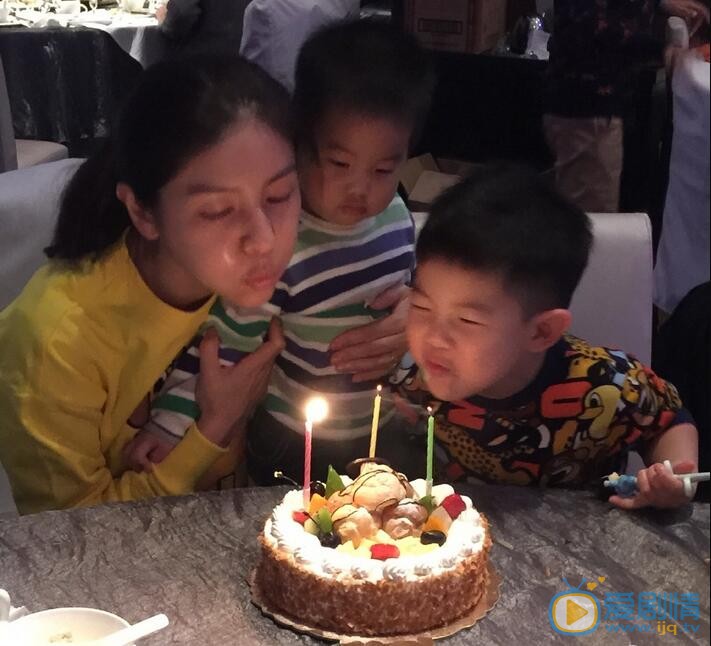 安吉安吉胡可合照 安吉高清写真_安吉高清剧照