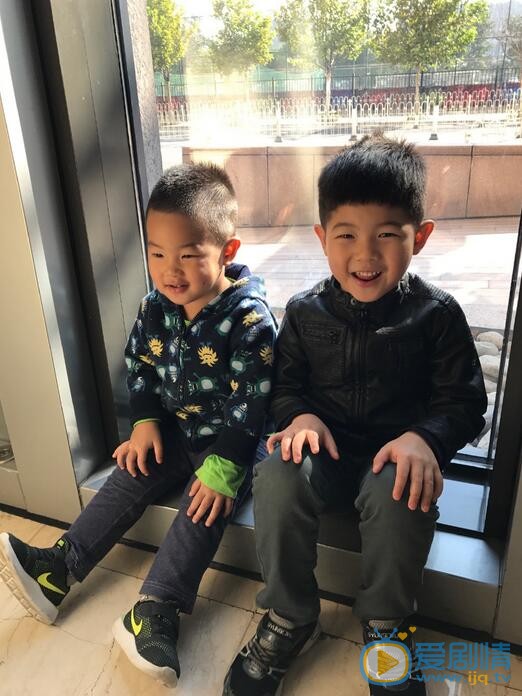 安吉安吉小鱼儿合照 安吉高清写真_安吉高清剧照