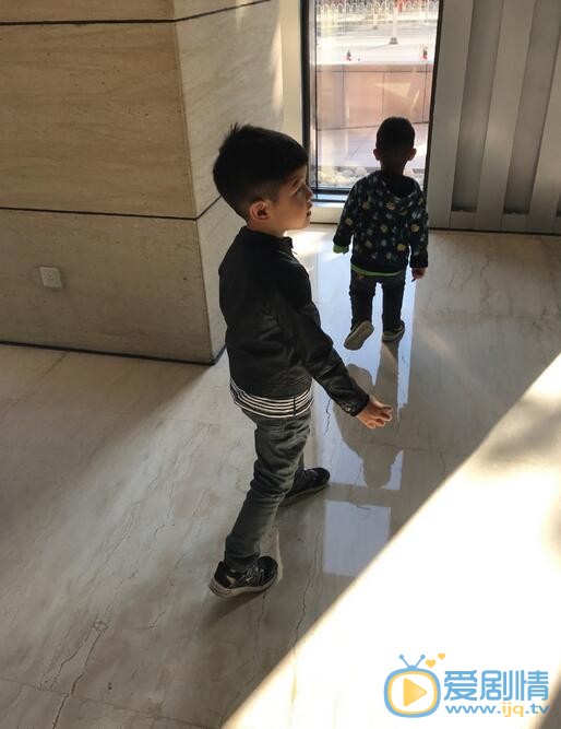 安吉安吉小鱼儿合照 安吉高清写真_安吉高清剧照