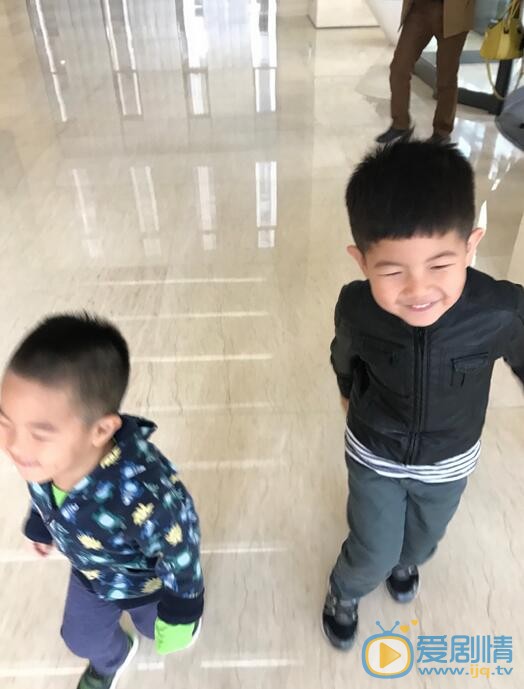 安吉安吉小鱼儿合照 安吉高清写真_安吉高清剧照