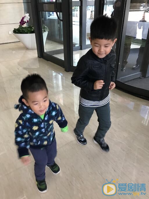 安吉安吉小鱼儿合照 安吉高清写真_安吉高清剧照