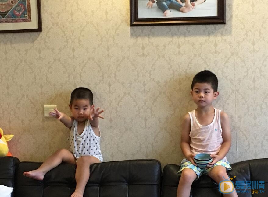 安吉安吉小鱼儿合照 安吉高清写真_安吉高清剧照