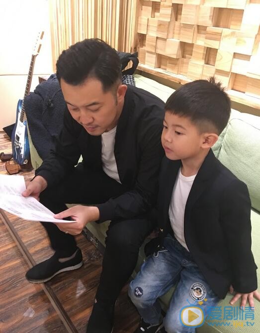 安吉安吉沙溢合照 安吉高清写真_安吉高清剧照