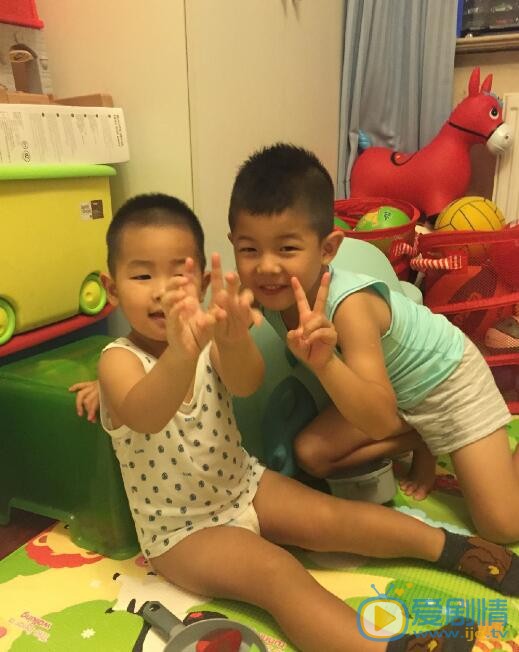 安吉安吉小鱼儿合照 安吉高清写真_安吉高清剧照