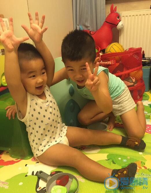 安吉安吉小鱼儿合照 安吉高清写真_安吉高清剧照