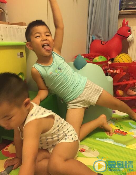 安吉安吉小鱼儿合照 安吉高清写真_安吉高清剧照