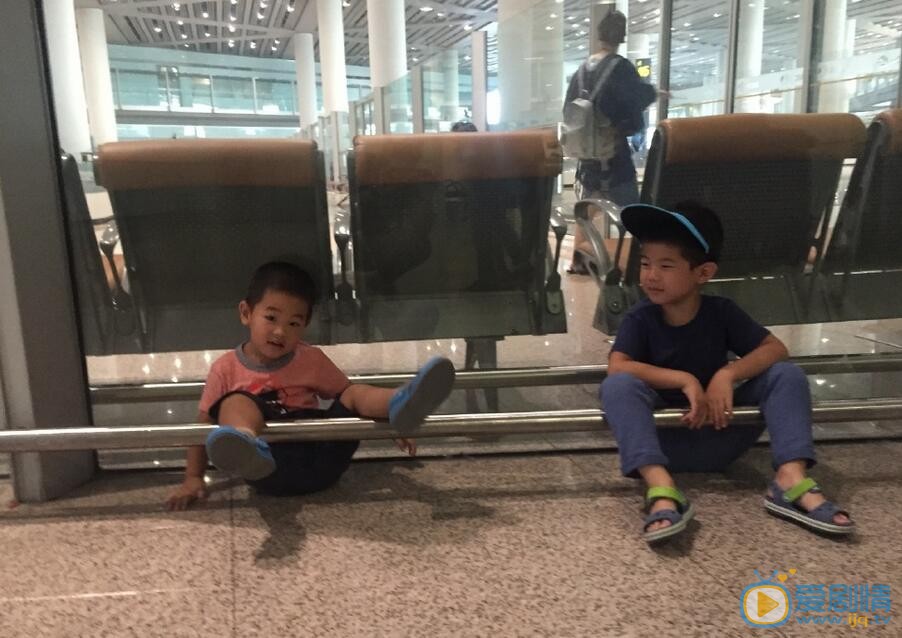 安吉安吉小鱼儿合照 安吉高清写真_安吉高清剧照