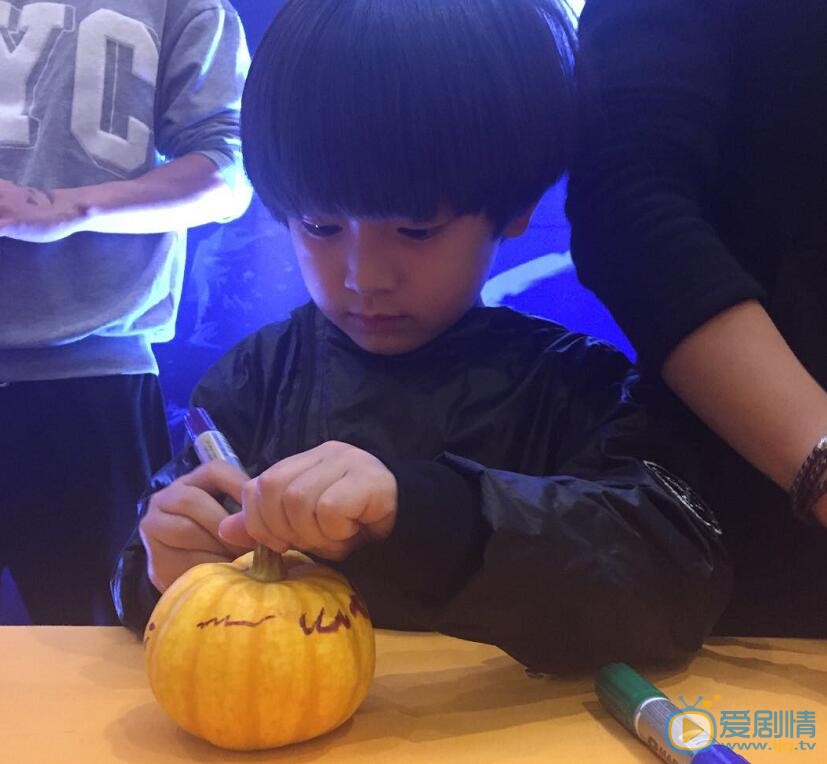 李亦航生活照 李亦航高清写真_李亦航高清剧照