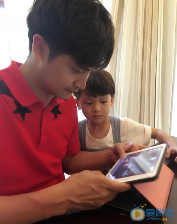 田宸宇小亮仔和田亮合照 田宸宇高清写真_田宸宇高清剧照