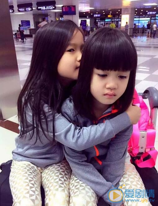 严稚棱姐妹和合照 严稚棱高清写真_严稚棱高清剧照