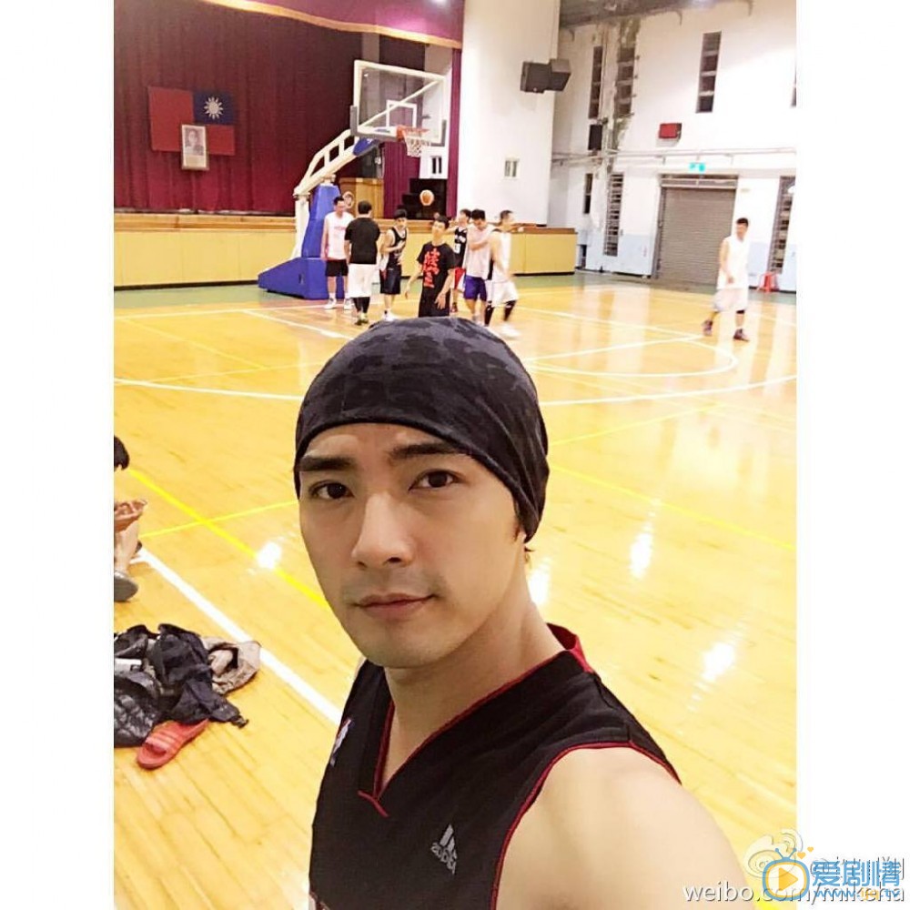 贺军翔健身运动照 贺军翔高清写真_贺军翔高清剧照
