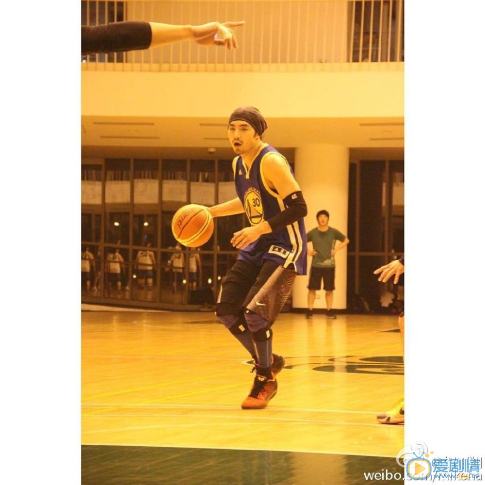 贺军翔健身运动照 贺军翔高清写真_贺军翔高清剧照