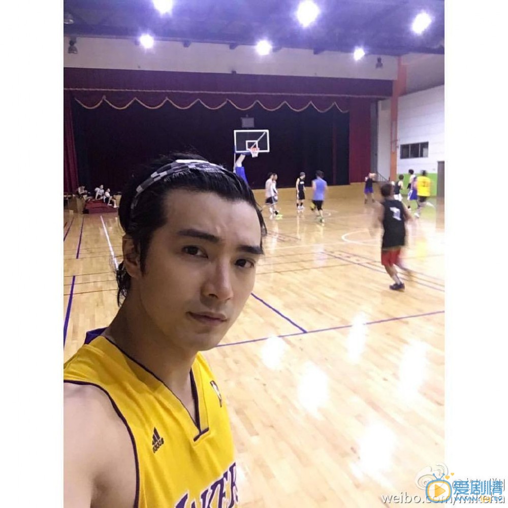 贺军翔健身运动照 贺军翔高清写真_贺军翔高清剧照