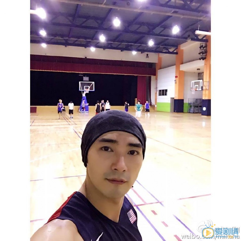 贺军翔健身运动照 贺军翔高清写真_贺军翔高清剧照