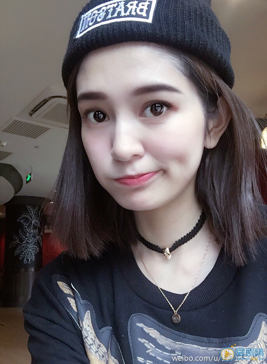肖茵嘟嘴卖萌照 肖茵高清写真_肖茵高清剧照